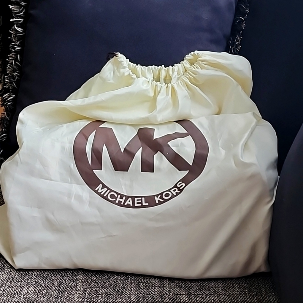 Like NEW Michael Kors (Grayson) Vanilla LG Satchel